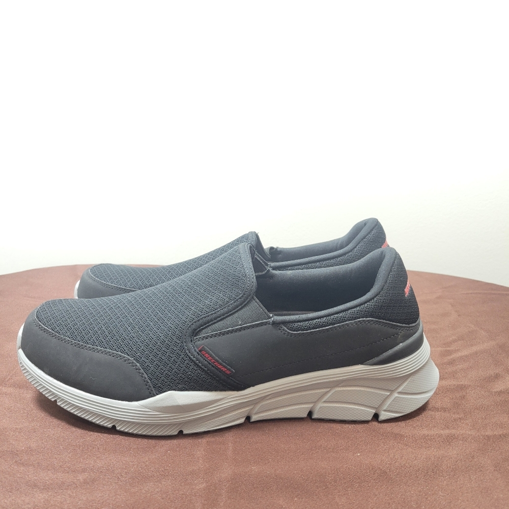 SKECHERS MEMORY FOAM SLIP ON RELAXED FIT CASUAL TRAINERS 232017 MEN SIZE 11